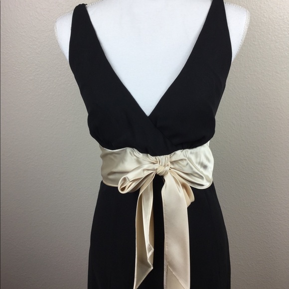 Scarlett black dress with cream colored bow - Picture 2 of 8